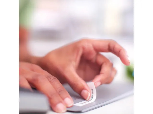 Labeltape Dymo LabelManager D1 polyester 12mm zwart op wit 10 stuks