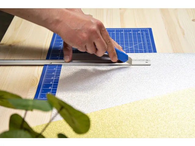 Snijmes Westcott office 18mm met schuifsluiting blauw