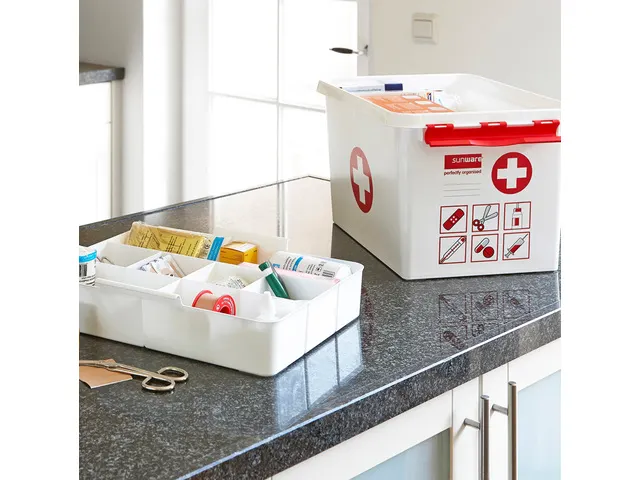 Trousse de premiers secours Q-line avec plateau, blanche et rouge - 40