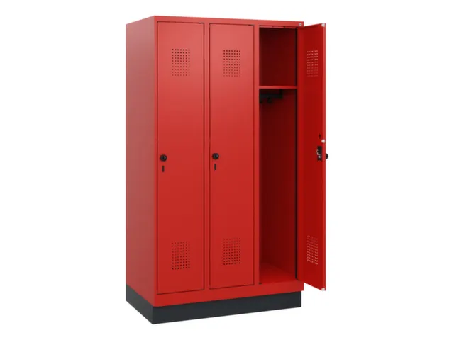 schoollocker,HxBxD 1630x900x500mm,3vak,vak B 300mm,draaigrendel,sokkel