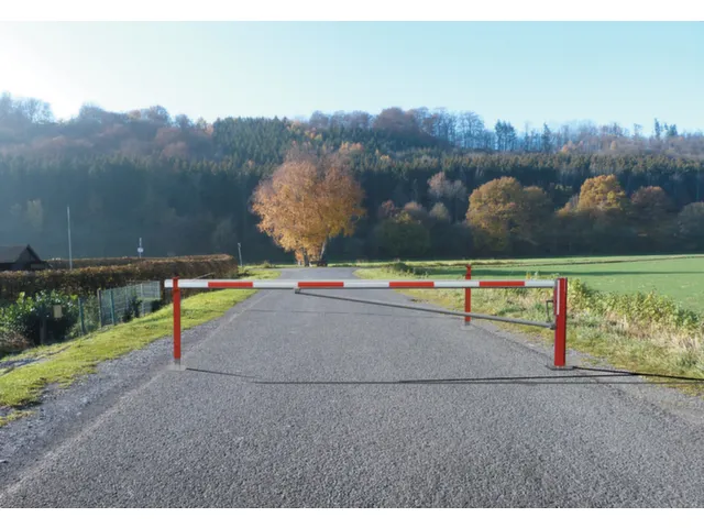 afzetting,totale B 4,5m,boom aluminium rood/wit