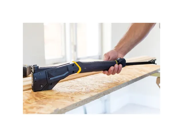 Fatmax lichtgewicht niethamer met auto-lock FMHT81394-9