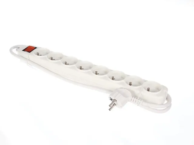 8-Voudige Stekkerdoos Met Schakelaar & Overbelastingsbeveiliging - Wit