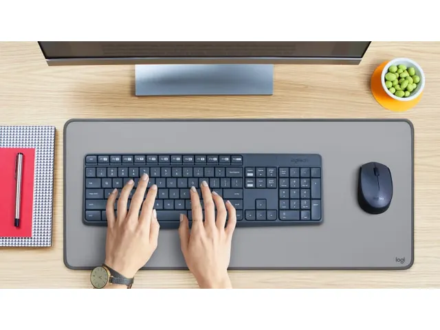 Logitech Draadloos Toetsenbord MK235 QWERTY + Compacte muis Zwart