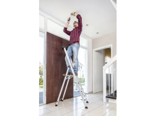 trapladder,eenzijdig,4trede(n),balk L 1,8m,aluminium