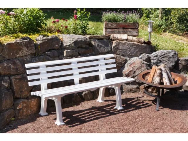 Kunststofbank 740x1500x380mm Zit H 440mm 9 Latten 2 Pootstellen Wit