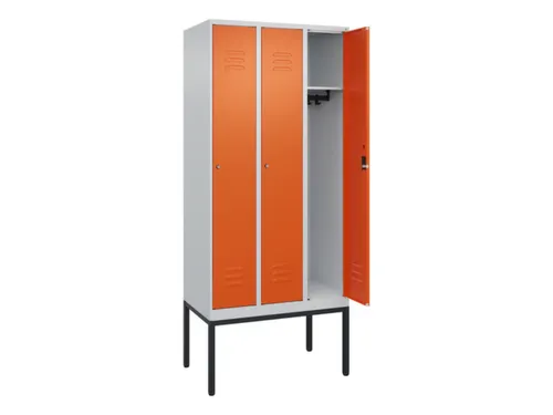 locker,HxBxD 2120x900x500mm,3vak,vak B 300mm,cil.-slot,voetonderstel