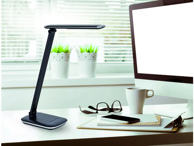 Lampe de bureau MAULjazzy réglable port USB noir