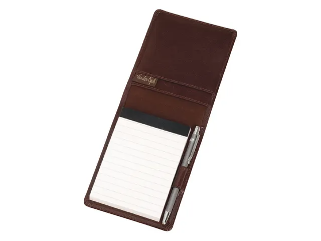 Schrijfmap van der Spek A7 buffelleer met pen bruin