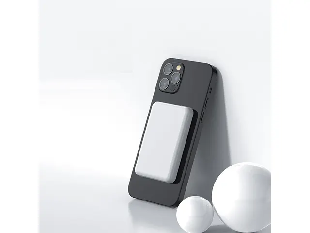 XtremeMac 5000mAh Magnetic Powerbank | Compact MagSafe Charger