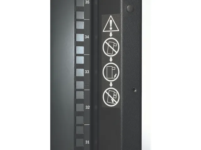 APC AR3100 NetShelter SX 42U 600mm(b) x 1070mm(d) 19 inch IT rack, beh