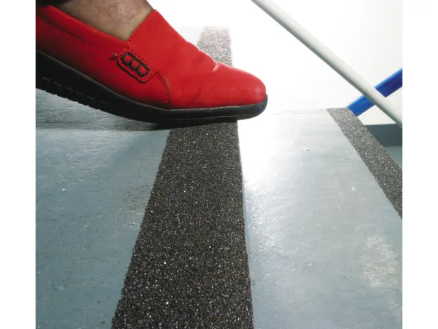 antisliplaag,grijs,band LxB 18,3mx50mm,met antislip-eigenschappen