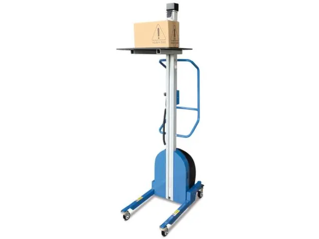 élévateur électrique,force 150kg,plateforme Lxl 600x470mm,4 roul.