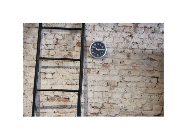 Horloge murale NeXtime 'Station' Ø19cm aluminium brossé noir