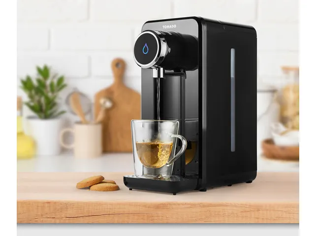 Distributeur d'eau chaude Tomado 2,5L 2600W noir