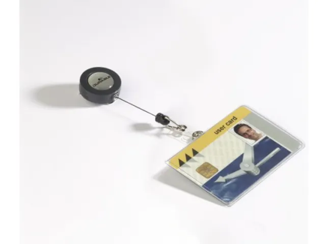 Durable 8016 Naambordje met Afrolmechanisme Voor Bedrijfspas 54x85mm