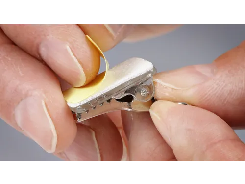 Clip met speld Europel zelfklevend voor badges