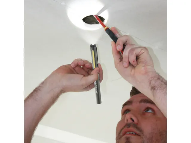 penlamp,behuizing aluminium,LED,200lumen,spot 150lumen,USB,accu