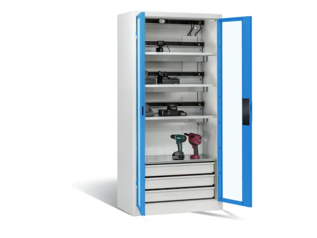 acculaadkast 1950x930x500mm 15stekkerdozen 230V ventilator fr. RAL5012