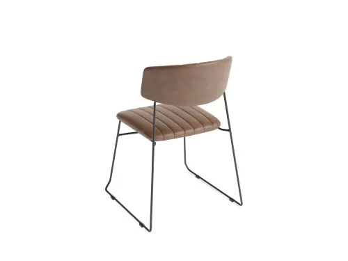 Stapelstoel Sledeframe Zwart met Kunstleer zitting Cognac