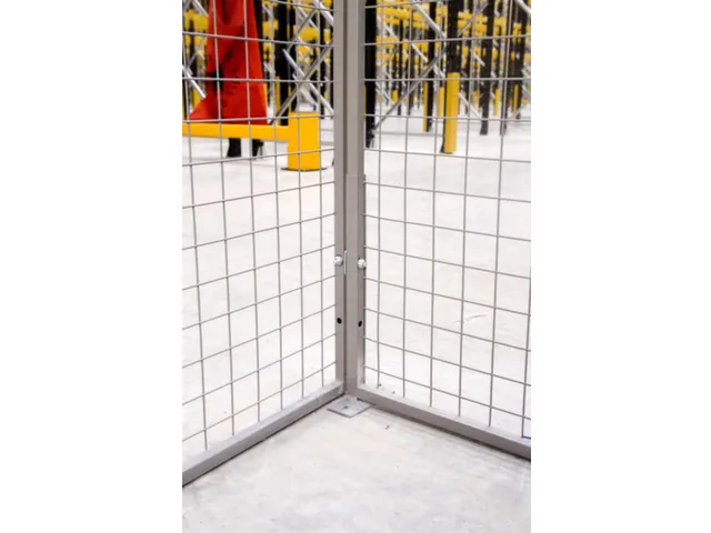 Consoles Sur Pied P. Grille De Protection De Machine