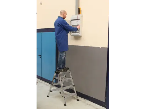 Vouwtrapje Aluminium H 850Mm Aan Beide Zijden Te Gebruiken 2X4Treden