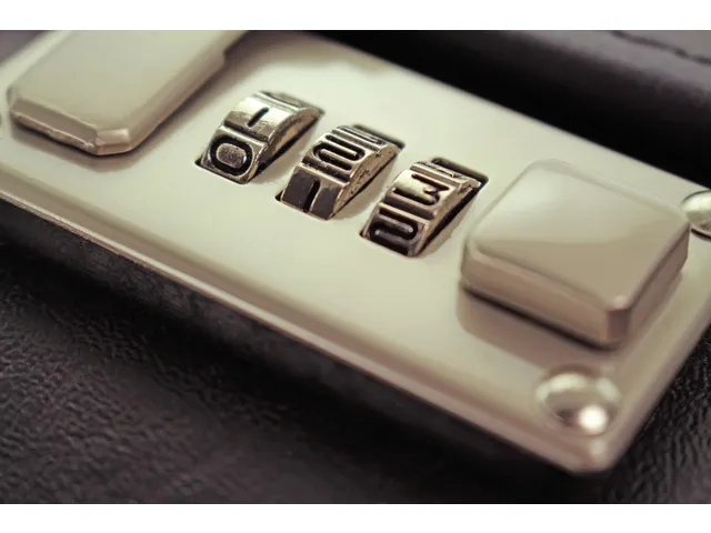 Pilotenkoffer Alassio SILVANA. Zwart leer.