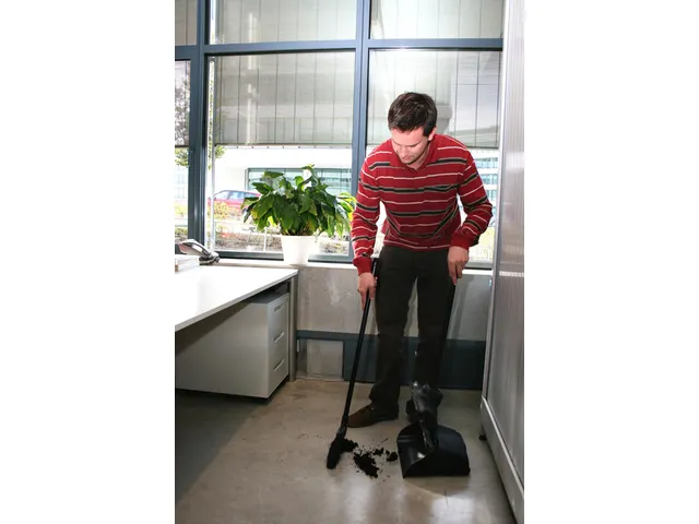 Handveger Rubbermaid Executive Lobby Bezem met lange steel zwart