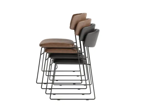 Stapelstoel Sledeframe Zwart met Kunstleer zitting Cognac