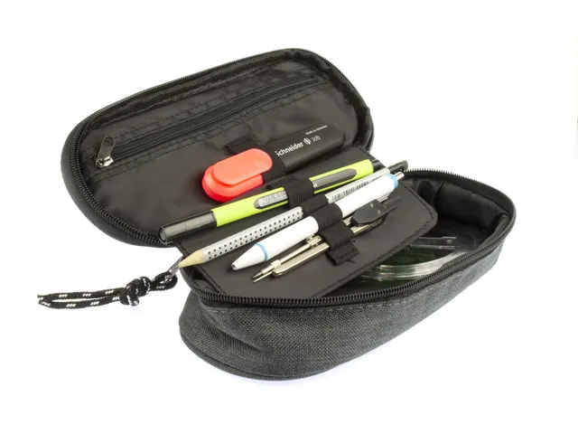 Etui Kangaro met inleg donker grijs ca 22x5x9cm