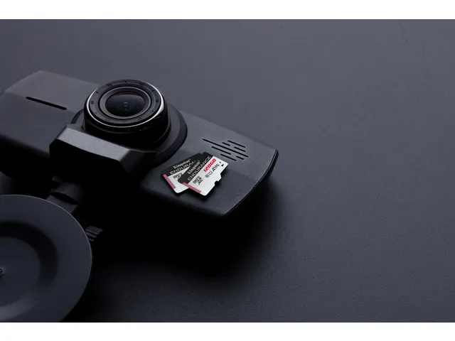 128GB, UHS-I U1 Class 10, 11 x 15 x 1mm