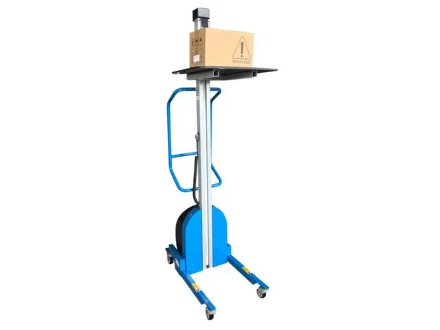 élévateur électrique,force 150kg,plateforme Lxl 600x470mm,4 roul.