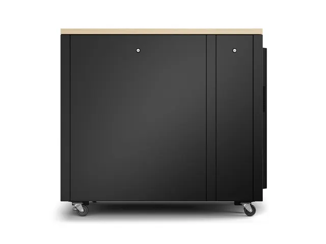 APC NetShelter CX AR4017IA - 17U, Geluiddempend en geventileerd 19 inc