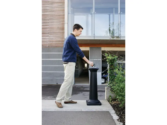 Asbak staand Rubbermaid peukenzuil tuscan zwart