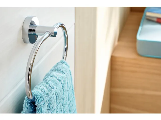 Handdoekring tesa Smooz hoogglans verchroomd metaal zelfklevend