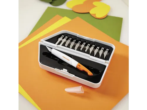 Precisiemes Fiskars Medium Duty set à 12 mesbladen wit