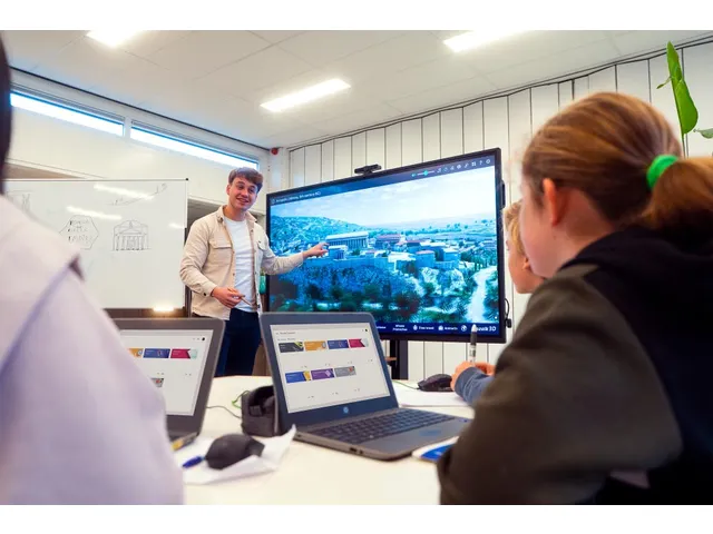 Explore 2 Professional Touch Monitor 75 inch + mobiel onderstel