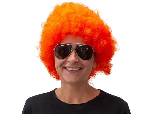 Oranje pruik met krullen