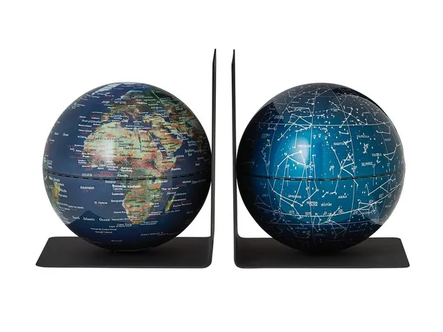 Boekensteun TROIKA met magnetische Wereldbol 13cm 2 stuks Assorti