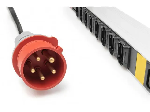 IT BASIC PDU 3PH 16A 24xC13 3xC19 Verticaal 3m kabel IEC309 Zwart