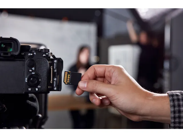 1TB Canvas React Plus SDXC UHS-II 280R/150W U3 V60 voor Full HD/4K