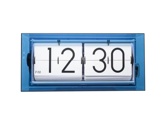 Horloge de table NeXtime 'Big Flip' 36x16,7x8,5cm acrylique bleu