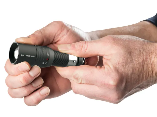 zaklamp,LED,130lumen,aansluiting v. sigarettenaansteker