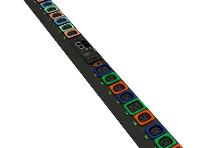 Vertiv UU30009L, Avec mesure en ligne, Commutable, 0U, verticale, Noir