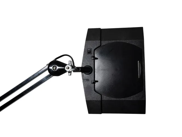 Loeplamp LED MAULvitrum Zwart met tafeklem