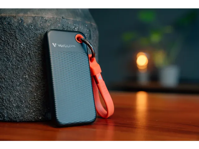 Pocket SSD Sleutelhanger met kabelbevestiging 1TB Zwart/Rood