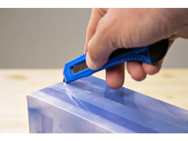 Snijmes Westcott office 18mm met schuifsluiting blauw