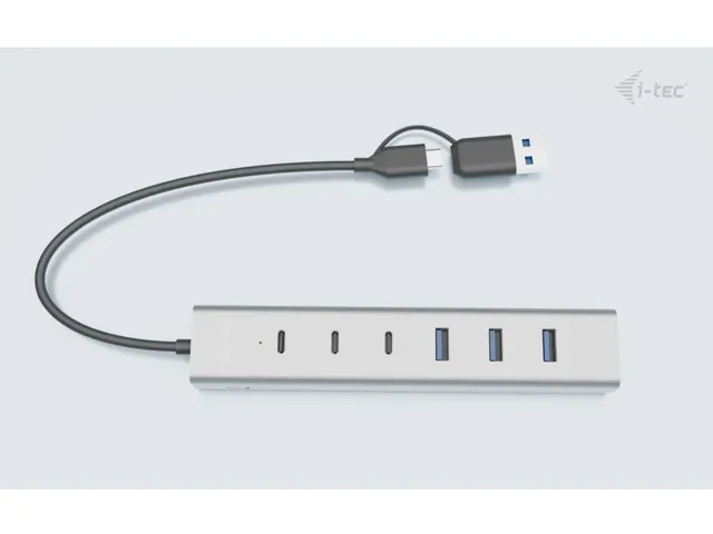 i-tec USB-C/USB-A Charging Metal HUB 7 port 3x USB-C, 4x USB-A