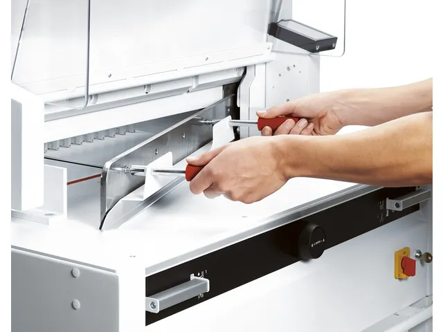 Stapelsnijmachine A3 Ideal 6655 65cm Elektrisch met onderstel