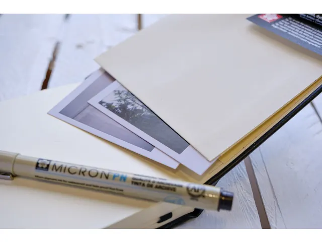 Schetsboek Sakura 80 witte vellen 140gr 90x140mm zwart